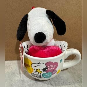 NEW Snoopy Mug and Snoopy keychain set